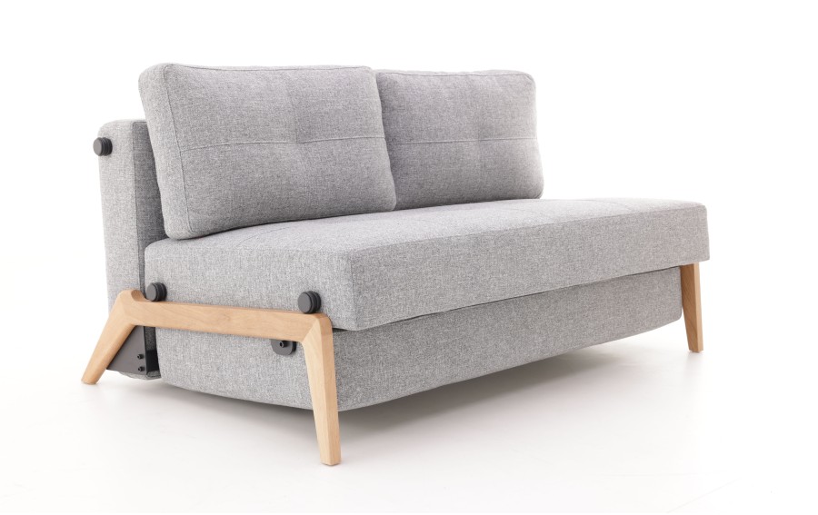 Sofa Cubed z nogami drewnianymi (140 cm)
