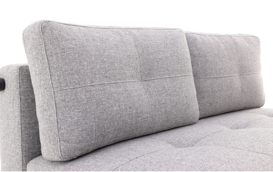 Sofa Cubed z nogami drewnianymi (140 cm)