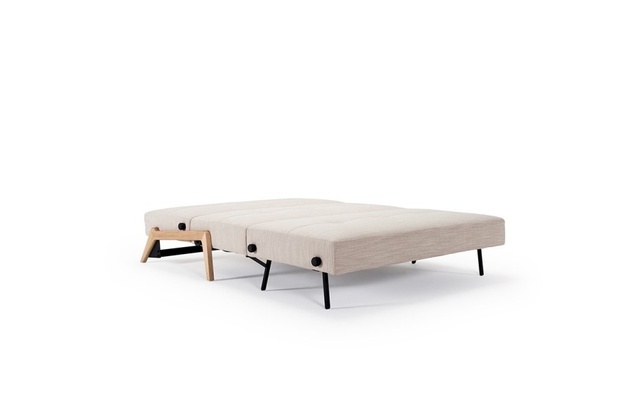 Sofa Cubed z nogami drewnianymi (140 cm)