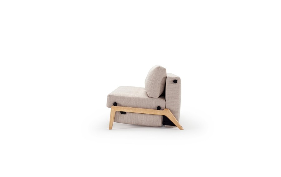 Sofa Cubed z nogami drewnianymi (140 cm)
