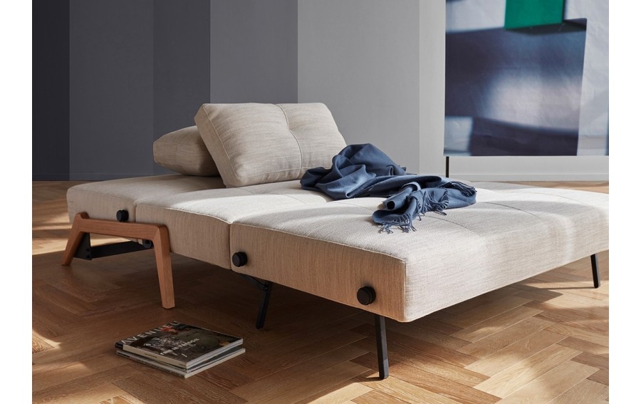 Sofa Cubed z nogami drewnianymi (140 cm)