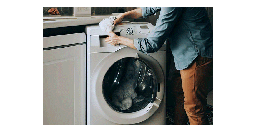 Jak wyczyścić pralkę? Skuteczne sposoby na pozbycie się brudu i zapachu.