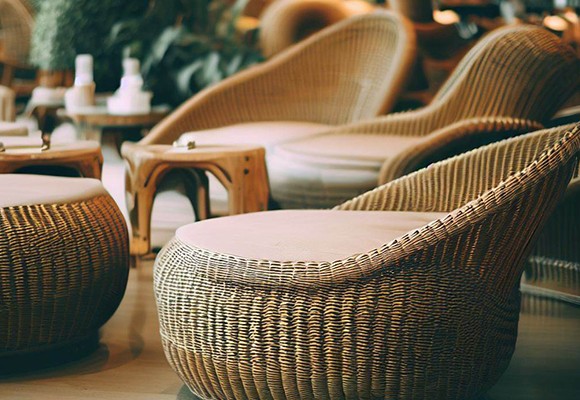 Co to jest rattan? Co musisz wiedzieć o popularnym materiale na meble ogrodowe