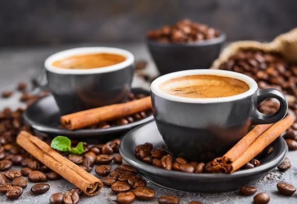 Jak wybrać idealne filiżanki do espresso: przewodnik dla kawoszy